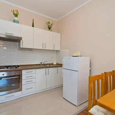 In 3837-3 Betina (Sibenik-Knin)