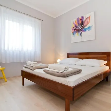 In 3837-3 Apartment Betina (Sibenik-Knin)