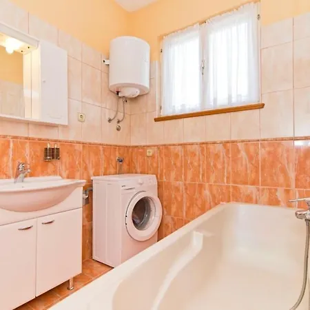 In 3837-3 Apartment