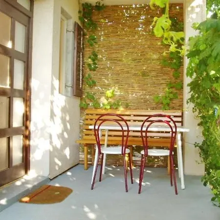 Apartment In 3837-3 *