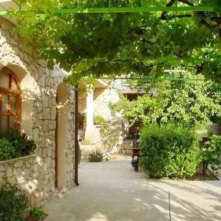 Apartment In 3837-3 Betina (Sibenik-Knin)