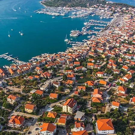 In 3837-3 Apartment Betina (Sibenik-Knin)